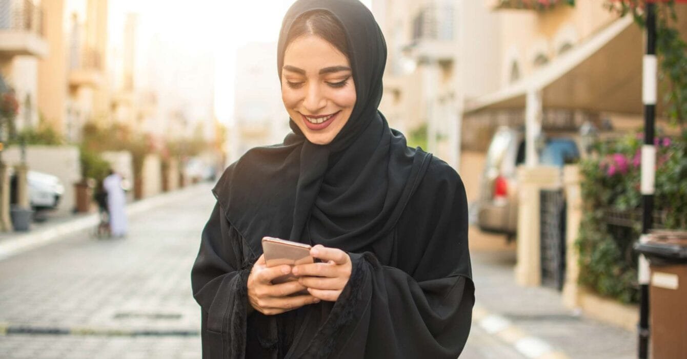 1011-arab-phone-4 1011-arab-phone-4