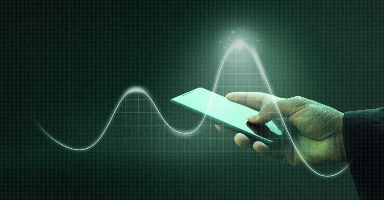 close-up-hand-holding-smartphone close-up-hand-holding-smartphone